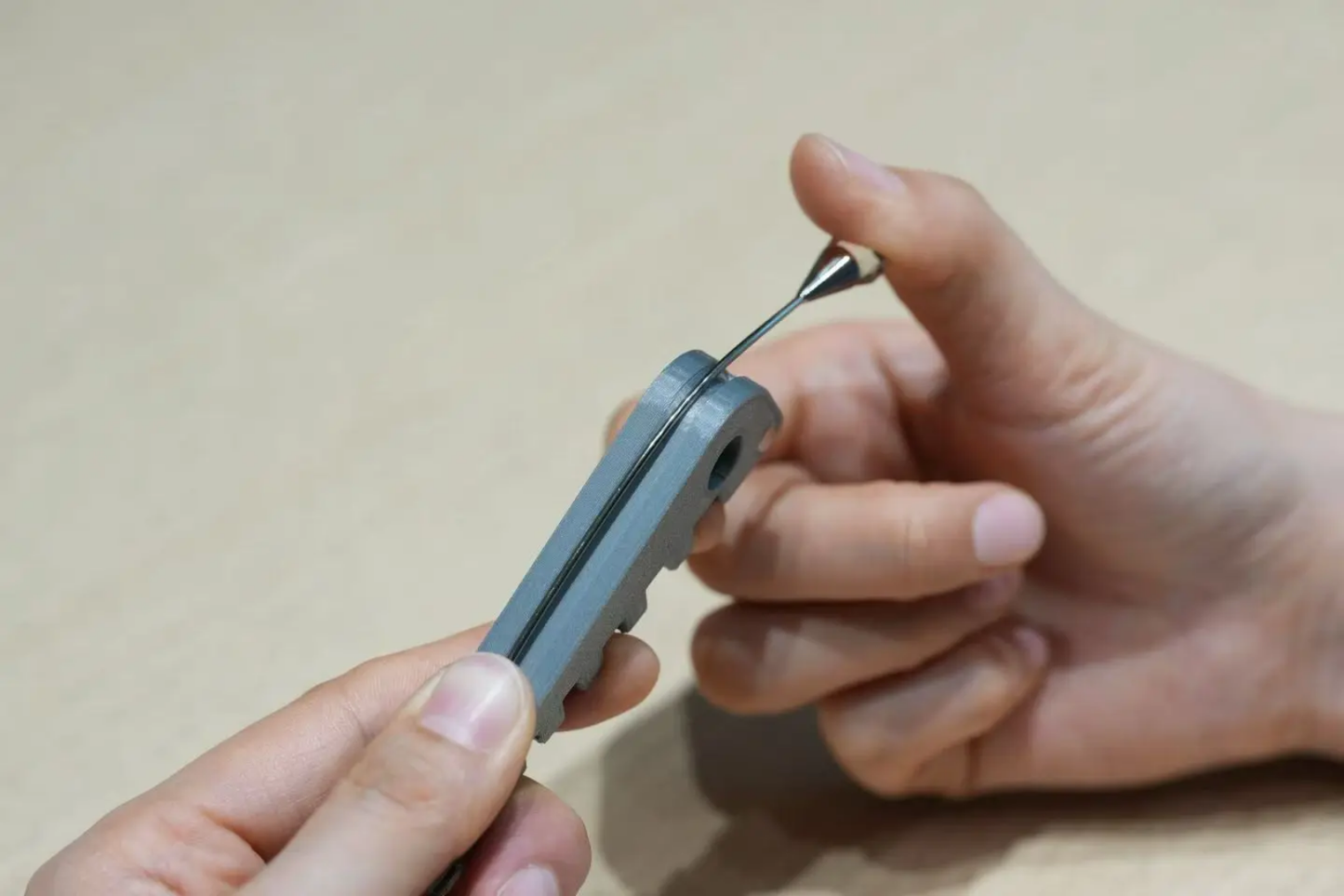 🛠️ أداة تعديل ومحاذاة أذرع النظارات الاحترافية (Safe-Bend Tool)